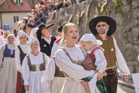 Izjemen obisk zaznamoval 50. Dneve narodnih noš in oblačilne dediščine v Kamniku (Boštjan Tacol)  (4)